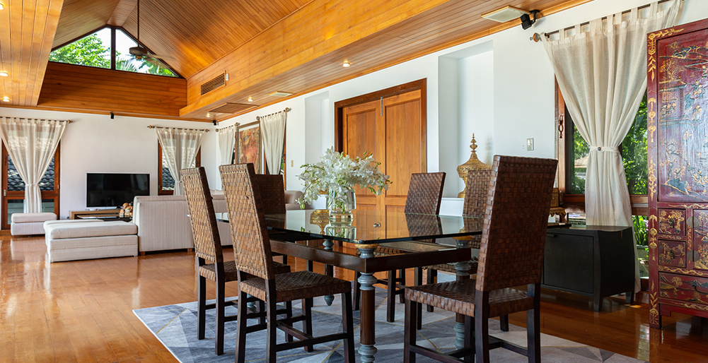Infinity View - Intimate dining area
