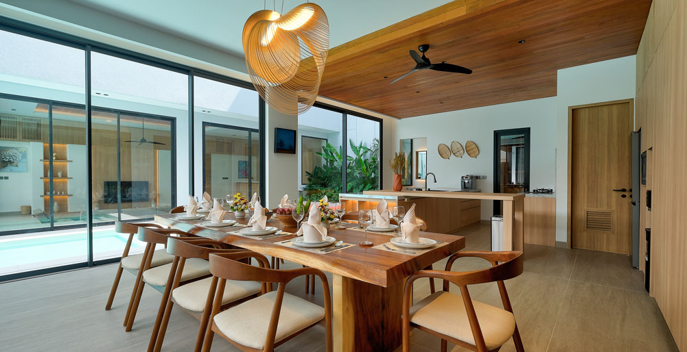 Villa Brandon - Intimate dining room