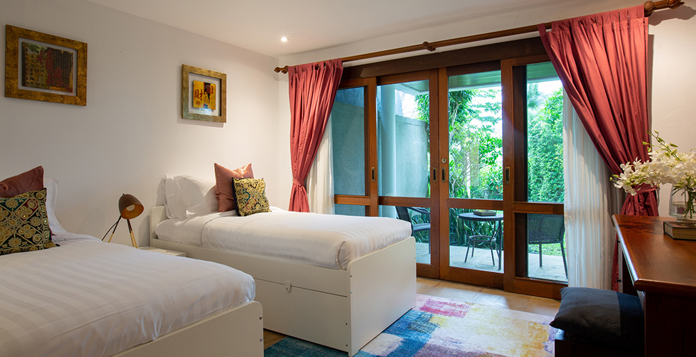 Infinity View - Comfortable twin bed guest bedroom