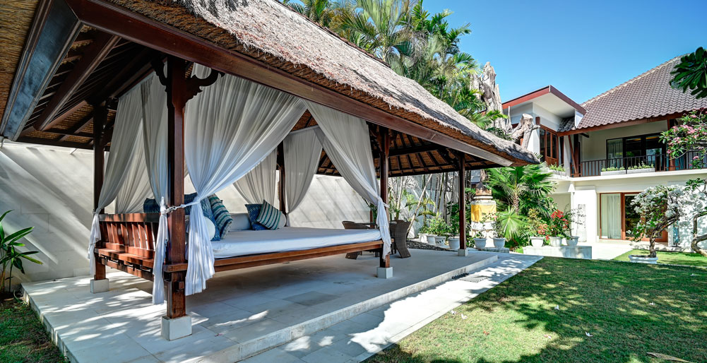 Casa Evaliza - The relaxation pavilion 'Bale' by the pool