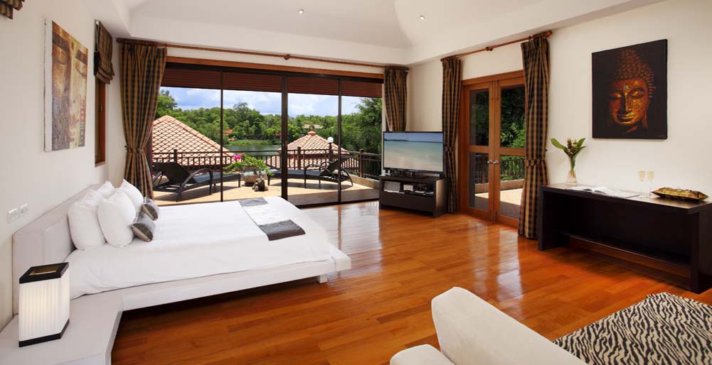 Laguna Waters - Master bedroom