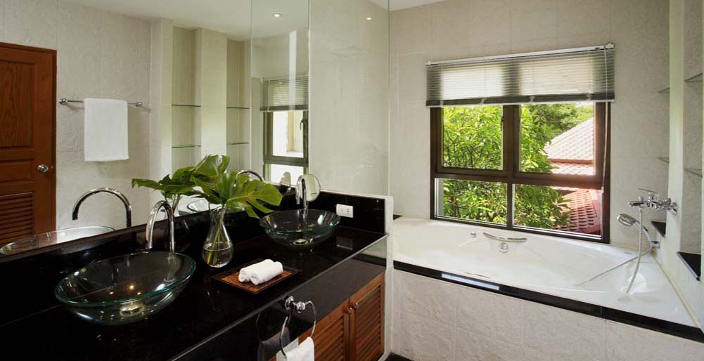 Laguna Waters - Bathroom setting